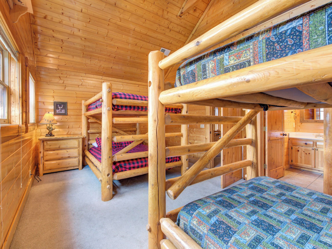 Bedroom 2, Moonlight Lodge, Sevier