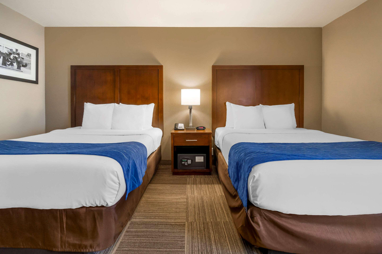 Bedroom 3, Comfort Inn & Suites Sea-Tac Airport, SeaTac
