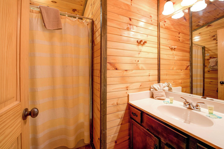 Bathroom 3, Standing Bear Lodge, Sevier