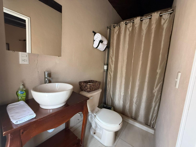 Bathroom 2, Hotel Carretas by Rotamundos, Jalpan de Serra