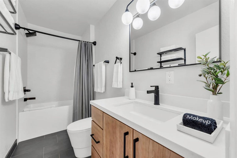 Room 3, NEW Mountain View Retreat With Hot Tub and Mini Golf, Washoe