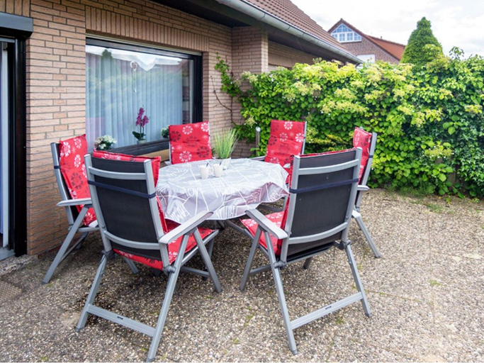Balcony, Gemuetliches Reihenhaus mit Garten, Aurich