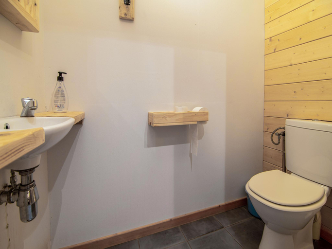 Bathroom 3, High Fens Nature Sauna Stay, Liège