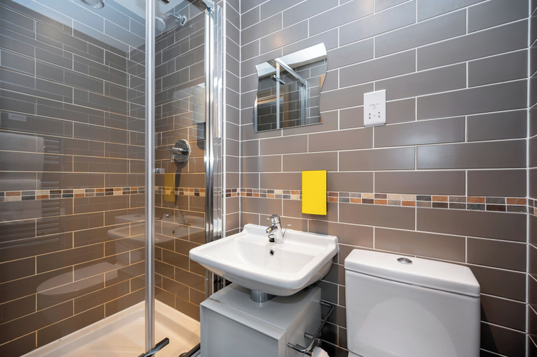 Bathroom 3, Staycity Aparthotels, Liverpool, City Centre, Sefton