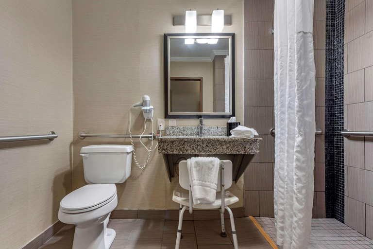 Bathroom 5, Comfort Inn & Suites Butler, Butler