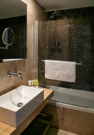 Bathroom 5, Cleopatra Hotel
