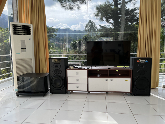 Others 3, Villa Kaca 88 with Pangrango mountain view and big capacity, Bogor