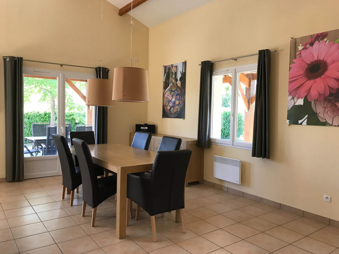Primary image 1, Villa in Les Forges With Golf & Pool Access, Deux-Sèvres