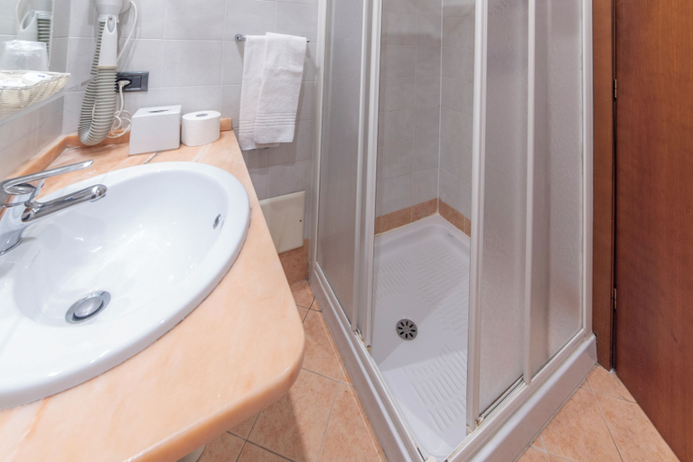 Bathroom 4, Bettina, Verbano-Cusio-Ossola