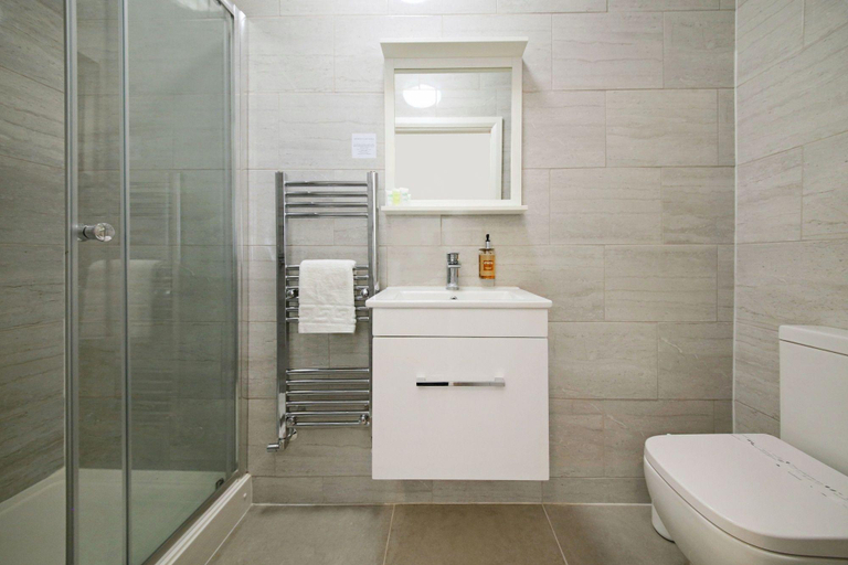 Bathroom 3, Imperial Guest House Ltd., London