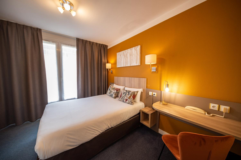 Bedroom 3, Hotel De Caen, Calvados