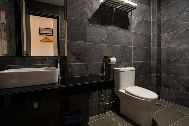 Bathroom 4, De Quinton Hotel , Kinta
