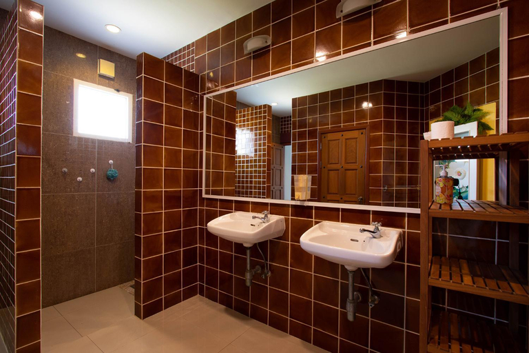 Bathroom 3, Hacienda Resort Mae Phim, Klaeng