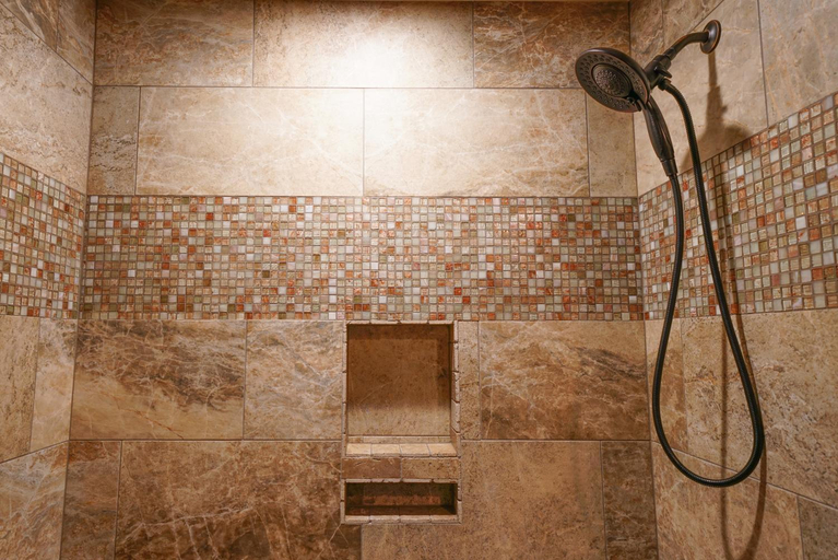 Shower 4, Hidden Meadows Bed and Breakfast, Payne