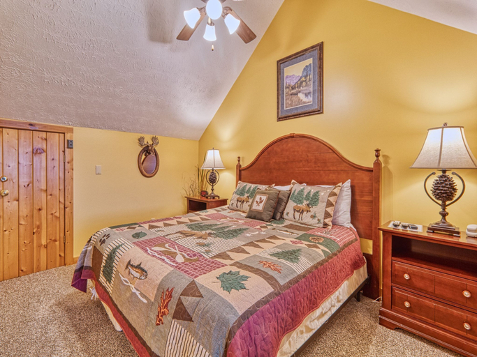 Bedroom 4, Gatlinburg Getaway by Jackson Mountain Rentals, Sevier