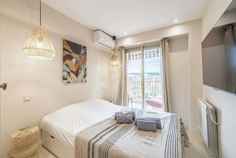 Room 2, Renovated Flat 250m From the Beach - Town Centre - 2br/6p, Alpes-Maritimes
