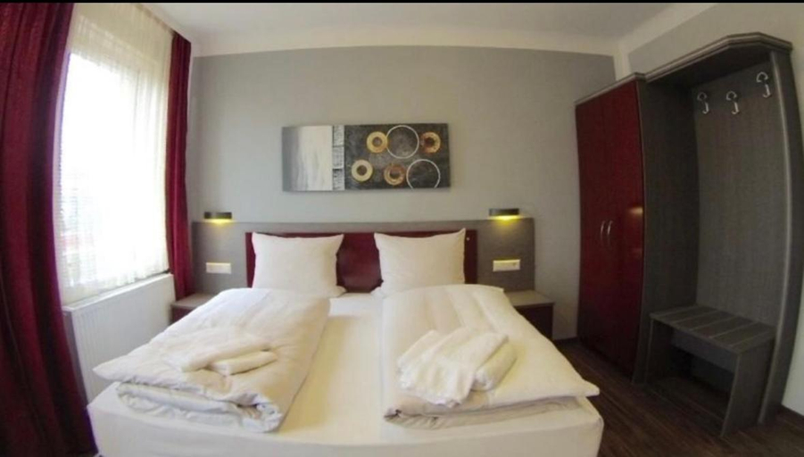 Bedroom 2, Ariston Hotel, Böblingen