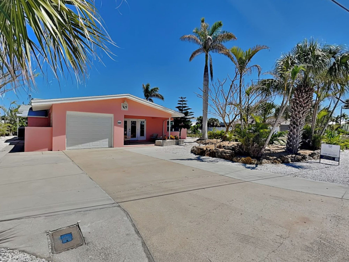 Exterior & Views 2, Shell Mound Beach Cottage by Distinctive Beach Rentals, Lee