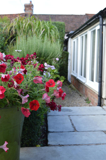 Others 5, Motts Cottage, Essex