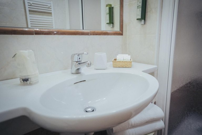 Bathroom 2, Hotel Al Parco, Trento