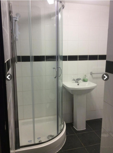 Bathroom 5, Nights Inn, Slough