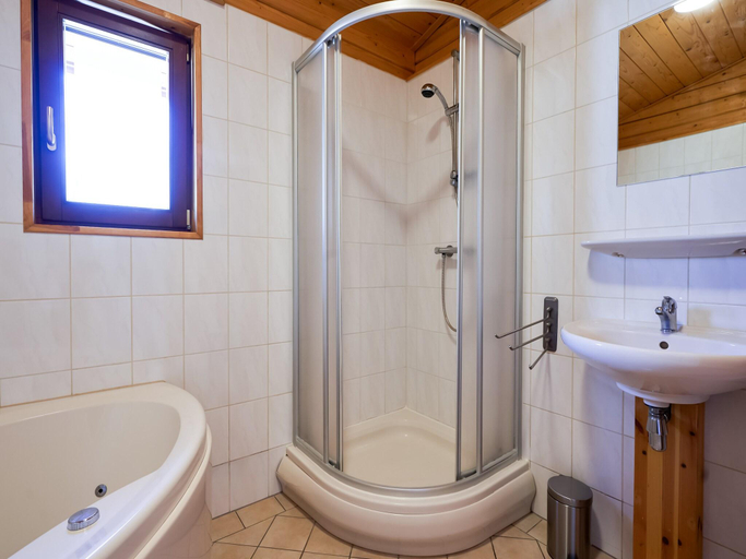 Bathroom 3, Bungalow in Holten near Forest Trails, Rijssen