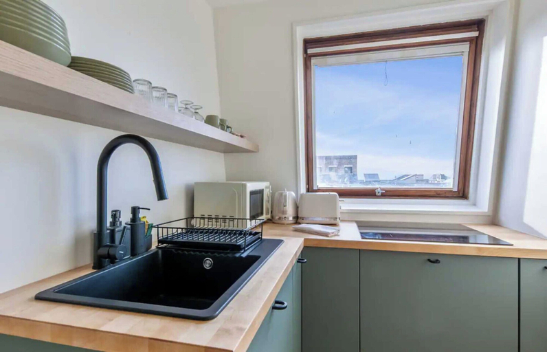 Private kitchen, Beautiful Renovated Studio on Port de Deauville, Calvados