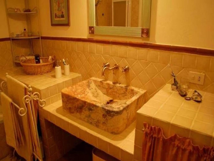 Bathroom 4, Spacious Tuscan Villa Retreat, Pisa