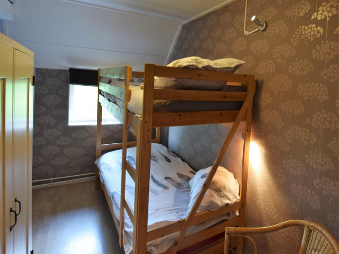 Bedroom, Farmhouse in Oosterwijk by River Linge, Leerdam