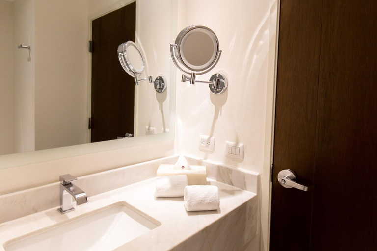 Bathroom 5, HS HOTSSON Hotel Irapuato, Irapuato