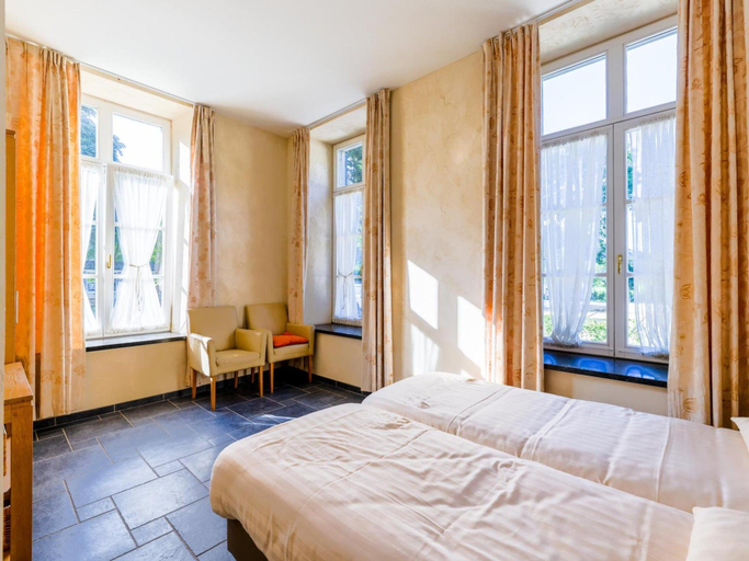 Bedroom 2, Spacious apartment in a 16th-century castle, Liège