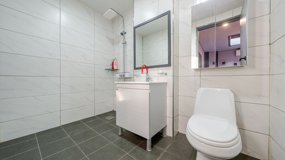 Bathroom 3, Yeonorang Park Pool Villa in Pohang, Pohang