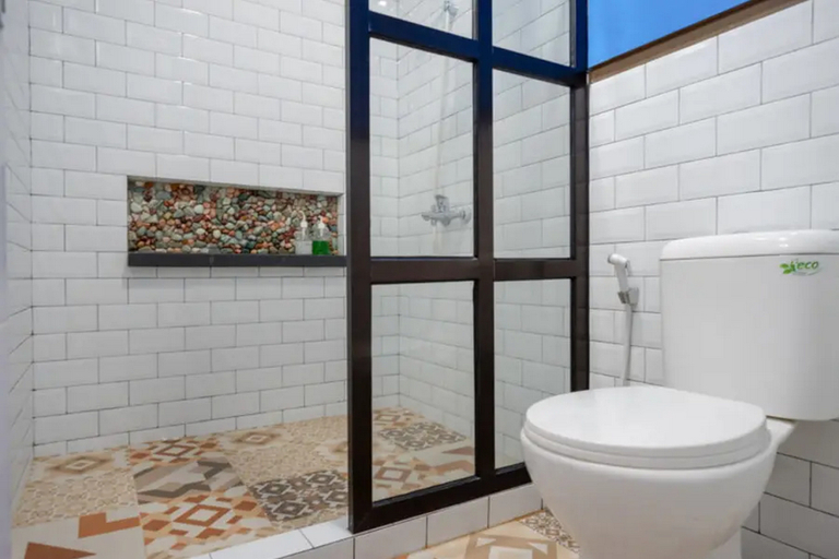 Bathroom 10