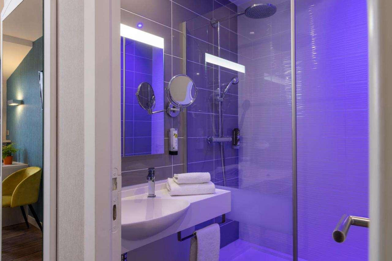Bathroom 4, Hotel Fontarabie, Vendée