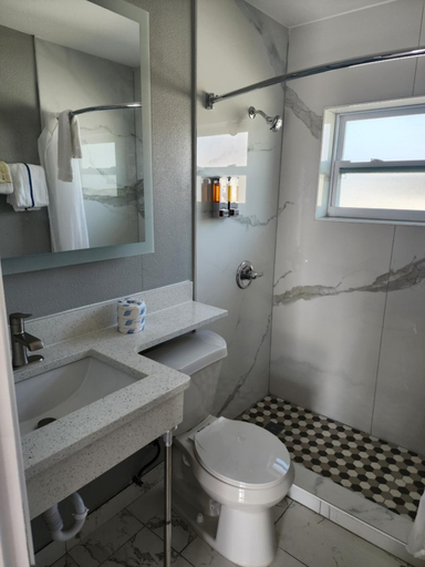 Bathroom 2, Relax inn, Polk