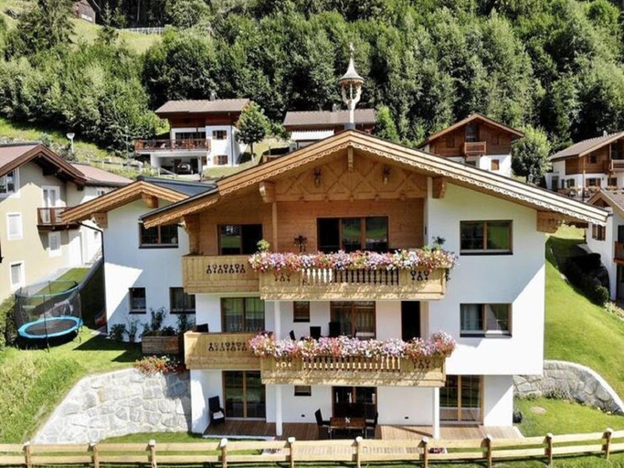 Others 5, Chalet in Wald near Ski Slopes, Zell am See