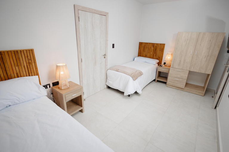 Bedroom 2, Hotel Lindor, Banda