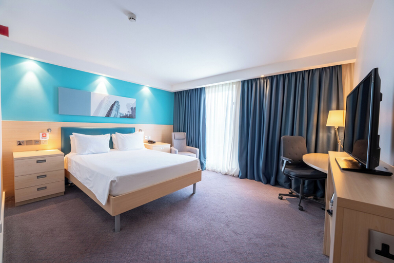 Bedroom 4, Hampton by Hilton Bristol Airport, North Somerset