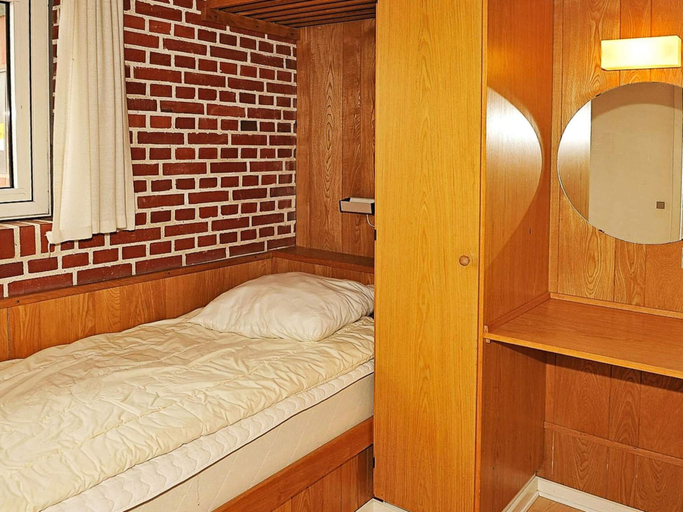 Bedroom 2, 4 Star Holiday Home in Henne, Varde