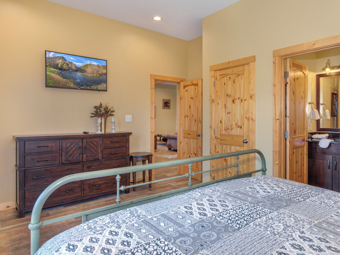 Bedroom 3, Hello Smokys by Jackson Mountain Rentals, Sevier