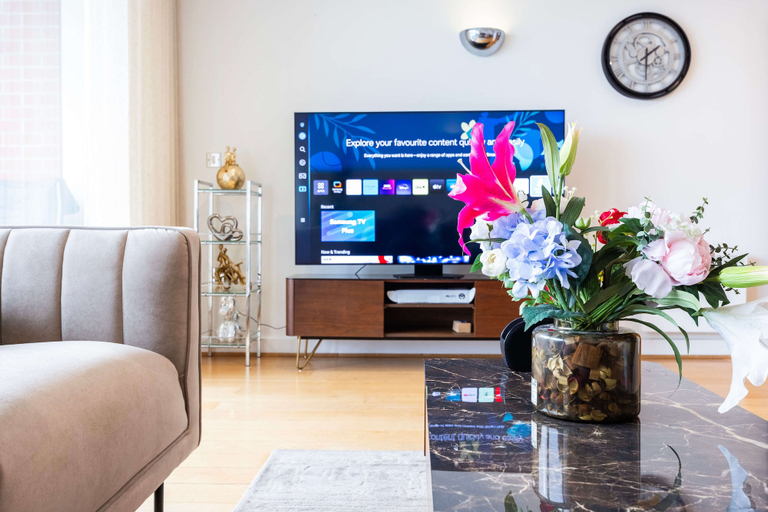 Others 4, Waterside Bliss Executive Apartment, London