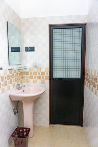 Bathroom 3, Surf Lavender, Weligama