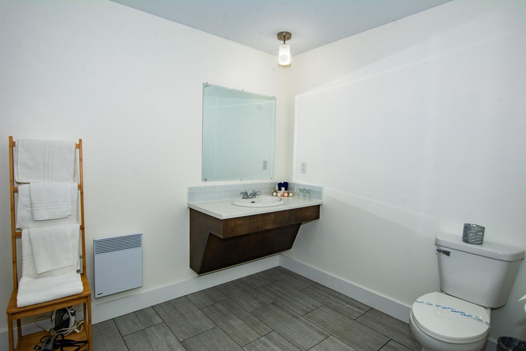 Bathroom 3, The Tides Inn, Division No. 9