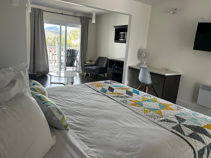 Bedroom 2, The Tides Inn, Division No. 9