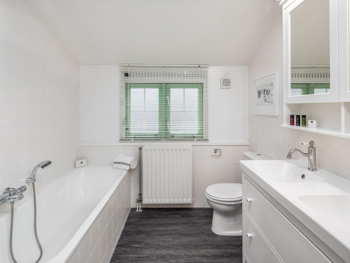 Bathroom, Villa in Banjaard near North Sea Beach, Noord-Beveland