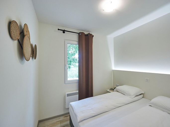Bedroom 2, Holiday Home in Mauroux with Pools  Vineyards, Lot