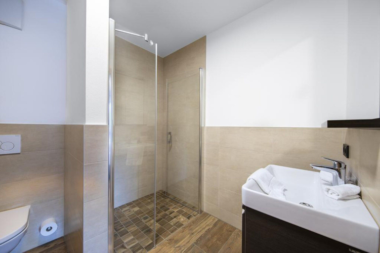 Bathroom 3, Modern Chalet near Zillertal Arena, Zell am See