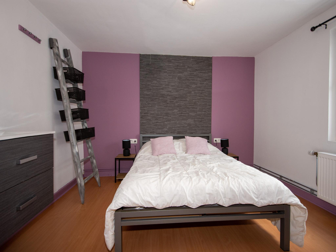 Bedroom 4, Elegant Waimes Mansion Stay, Liège
