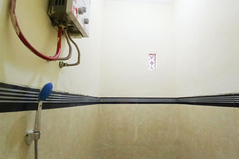 Bathroom 18