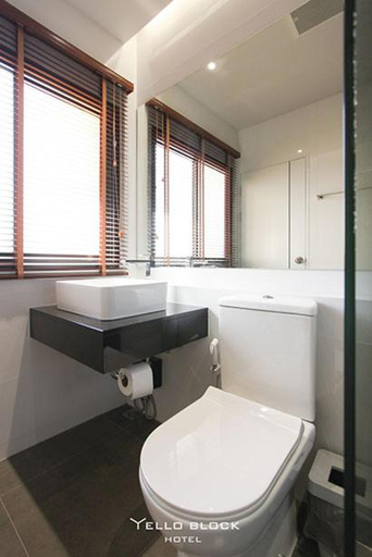 Bathroom 3, Yello Block Hotel, Phon Thong